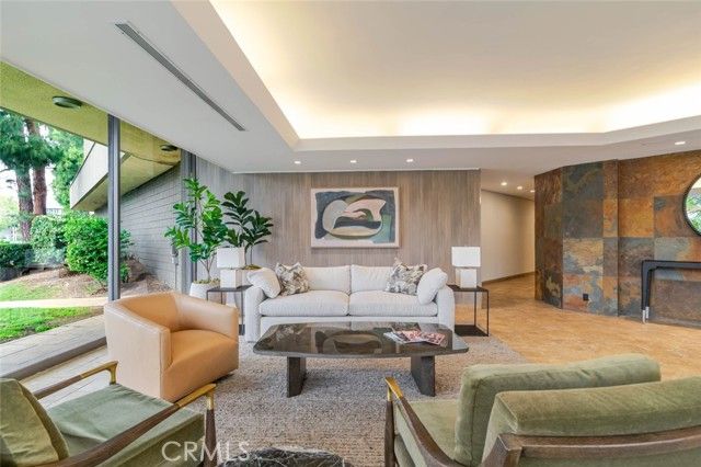 750 S Spaulding Avenue 129, Los Angeles, CA 90036
