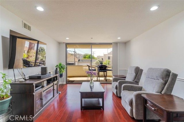 750 S Spaulding Avenue 129, Los Angeles, CA 90036