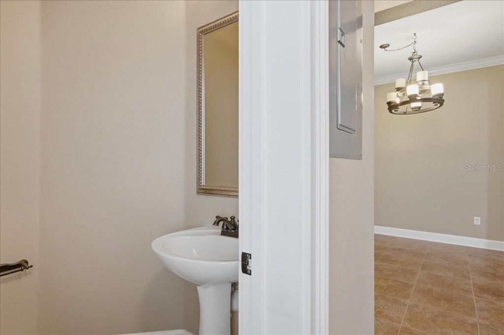 Image 24 of property listing at 7430 BENTONSHIRE AVENUE, Windermere, FL 34786