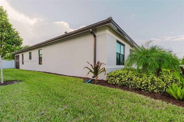 3001 Hibiscus Ave, Lauderdale Lakes, FL 33311
