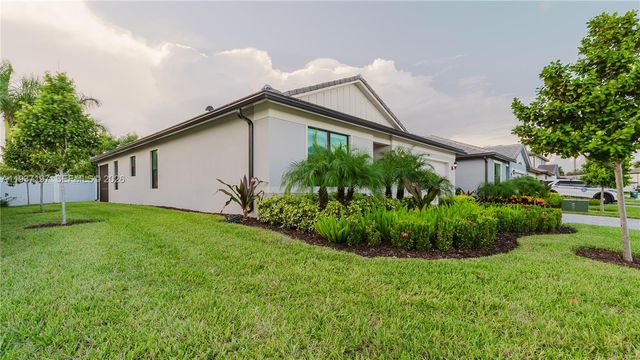 3001 Hibiscus Ave, Lauderdale Lakes, FL 33311