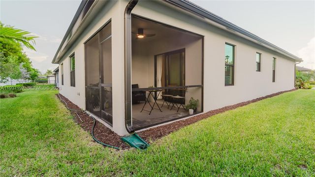 3001 Hibiscus Ave, Lauderdale Lakes, FL 33311