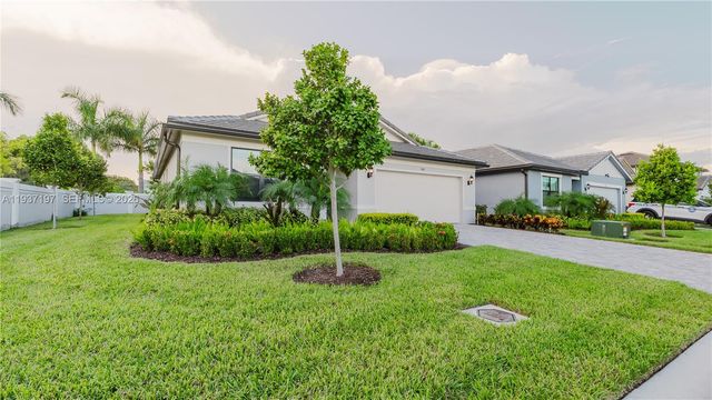 3001 Hibiscus Ave, Lauderdale Lakes, FL 33311