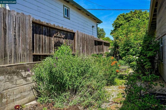 2110 Pomona Ave, Martinez, CA 94553