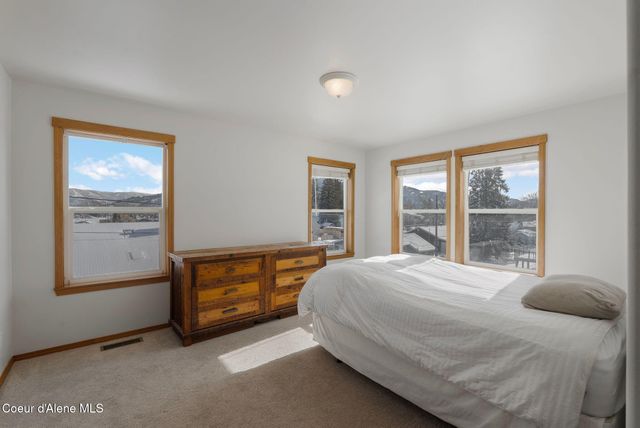 231 S 4th Ave, Sandpoint, ID 83864