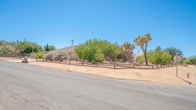 8582 Frontera Avenue, Yucca Valley, CA 92284