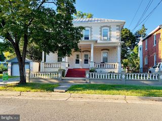 814 E CHERRY ST, Vineland, NJ 08360