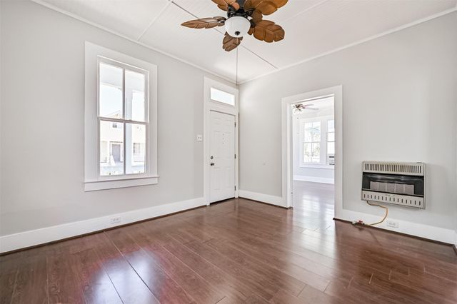 2404 38th Street, Galveston, TX 77550