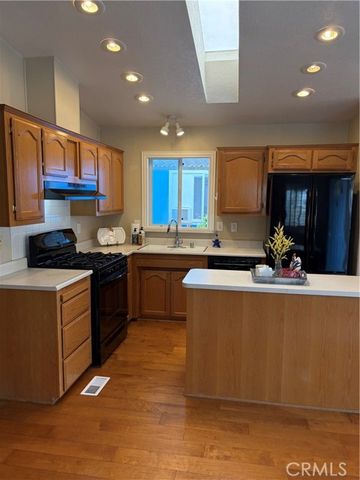 5200 Heil Avenue 7, Huntington Beach, CA 92649