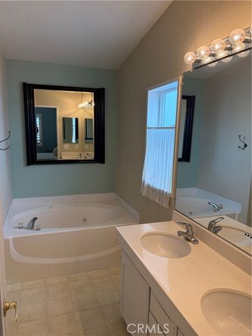 5200 Heil Avenue 7, Huntington Beach, CA 92649