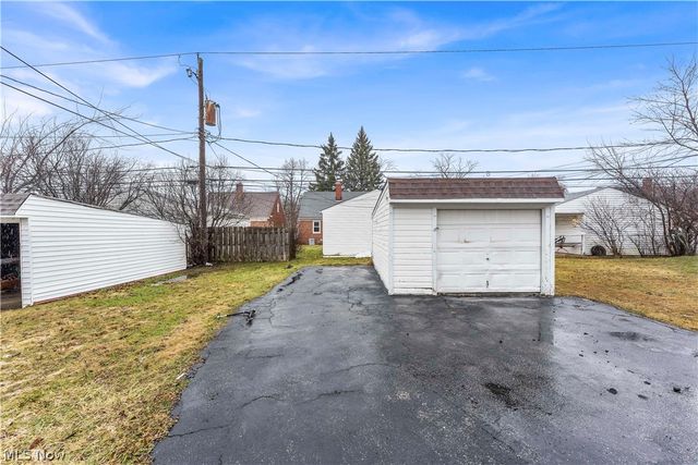 21303 Kenyon Drive, Maple Heights, OH 44137