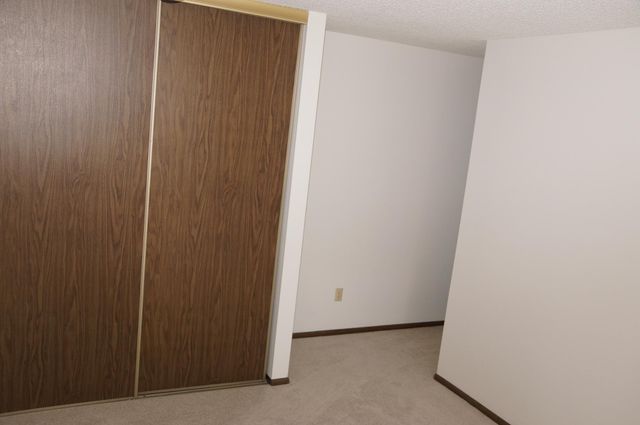 2140 Tamarin Trail, Golden Valley, MN 55427
