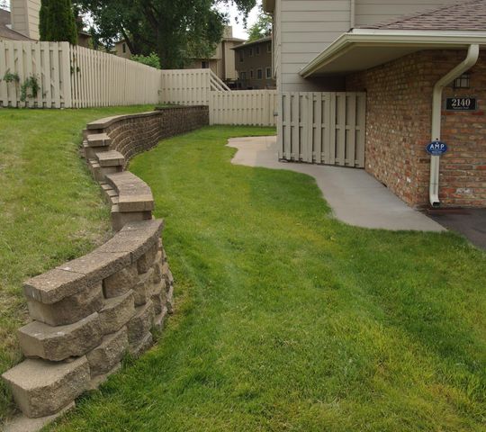 2140 Tamarin Trail, Golden Valley, MN 55427