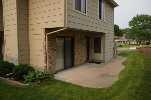 2140 Tamarin Trail, Golden Valley, MN 55427