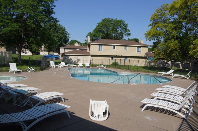 2140 Tamarin Trail, Golden Valley, MN 55427