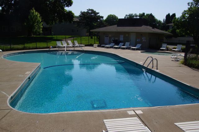 2140 Tamarin Trail, Golden Valley, MN 55427