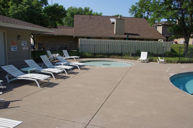 2140 Tamarin Trail, Golden Valley, MN 55427