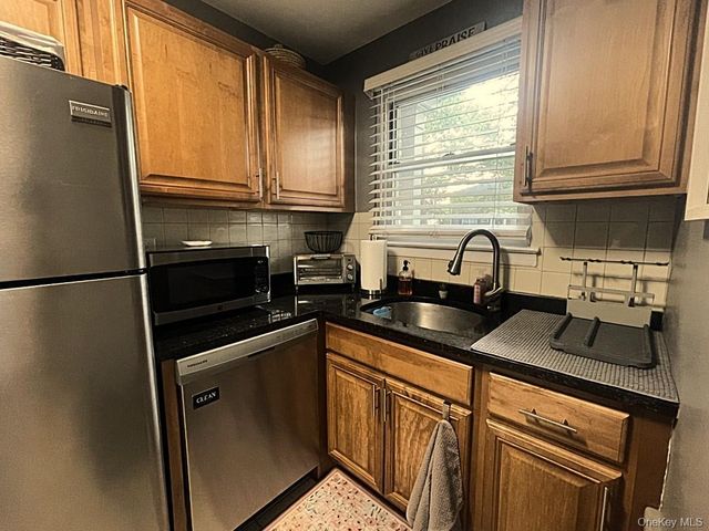 81-11 Langdale Street 216A, New Hyde Park, NY 11040