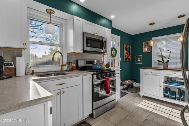 403 Sunset Place, Port Monmouth, NJ 07758