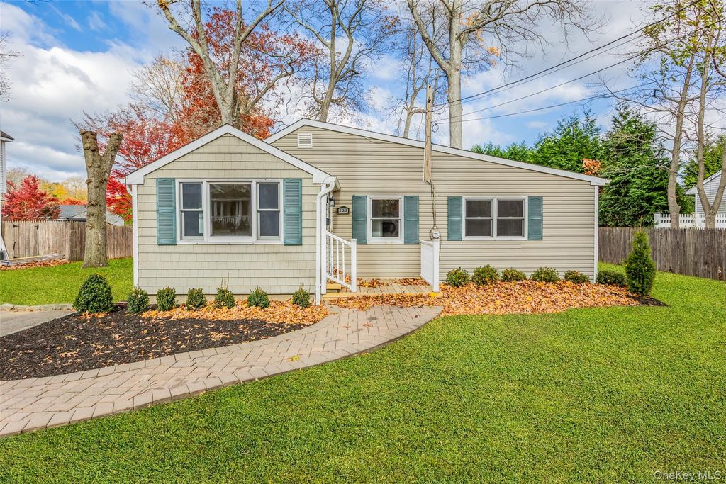 233 Cedar Street, Saint James, NY 11780