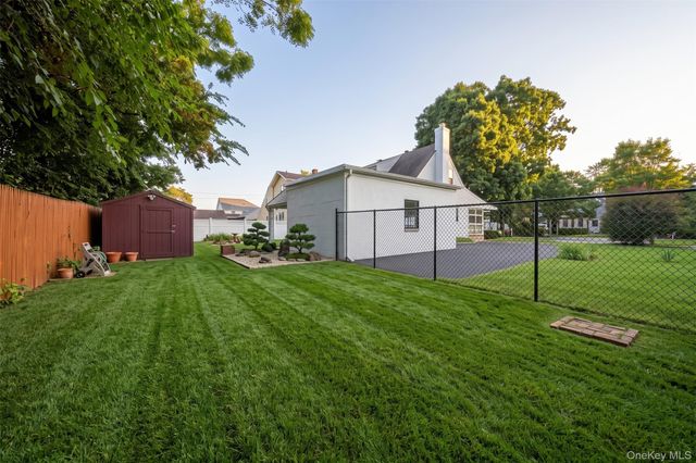 470 Ray Street, Freeport, NY 11520