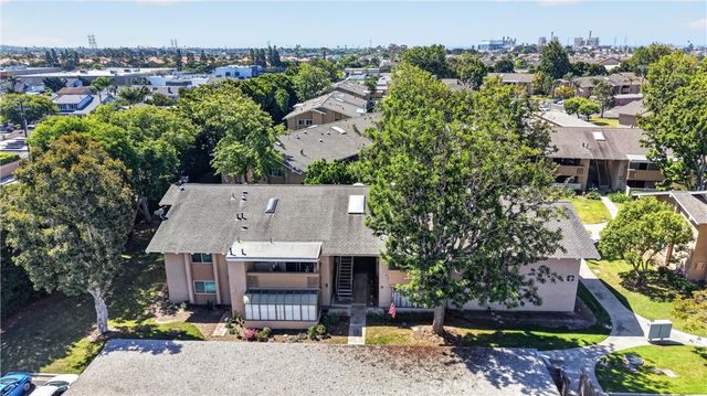 8933 Biscayne Court 220B, Huntington Beach, CA 92646