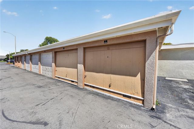 8933 Biscayne Court 220B, Huntington Beach, CA 92646