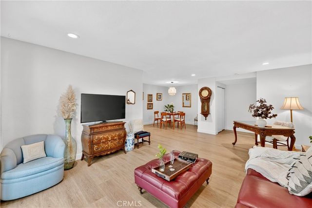 8933 Biscayne Court 220B, Huntington Beach, CA 92646