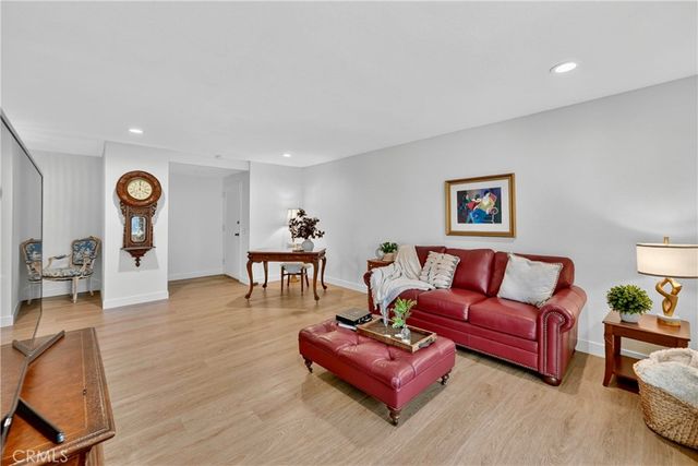 8933 Biscayne Court 220B, Huntington Beach, CA 92646