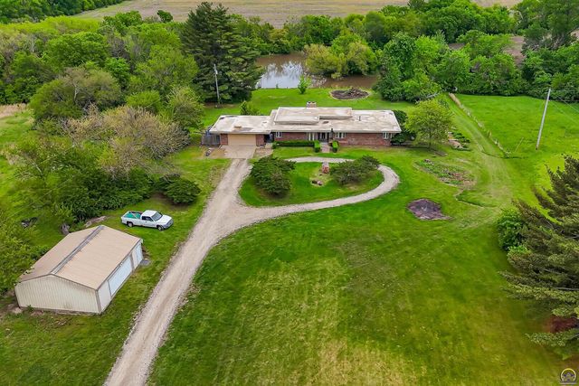 5810 SE Croco RD, Berryton, KS 66409
