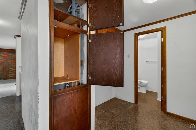 5810 SE Croco RD, Berryton, KS 66409