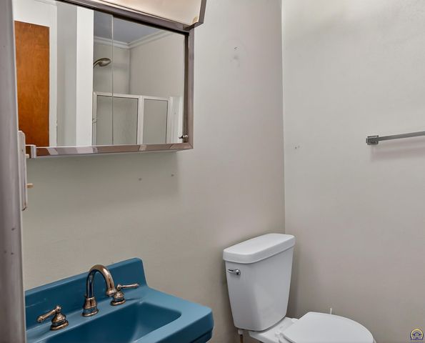 5810 SE Croco RD, Berryton, KS 66409