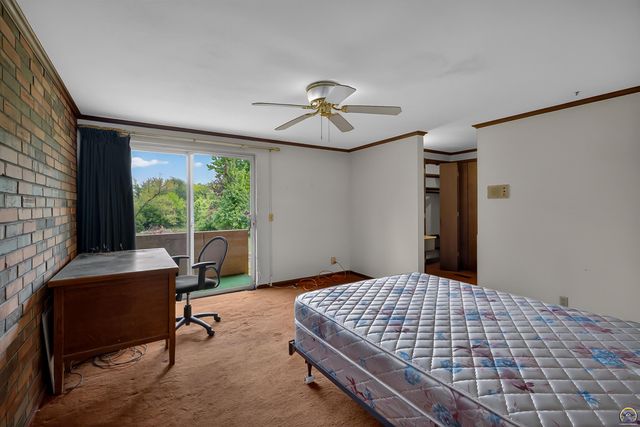 5810 SE Croco RD, Berryton, KS 66409