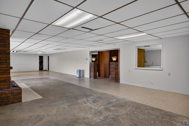 5810 SE Croco RD, Berryton, KS 66409