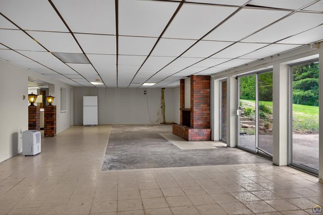 5810 SE Croco RD, Berryton, KS 66409
