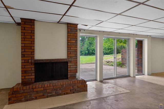 5810 SE Croco RD, Berryton, KS 66409