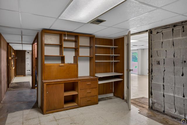 5810 SE Croco RD, Berryton, KS 66409