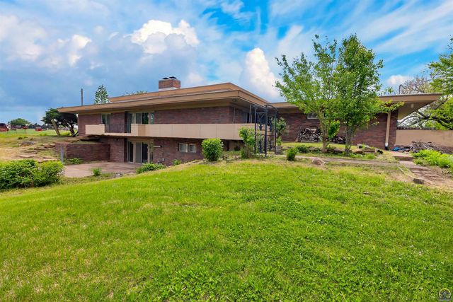 5810 SE Croco RD, Berryton, KS 66409