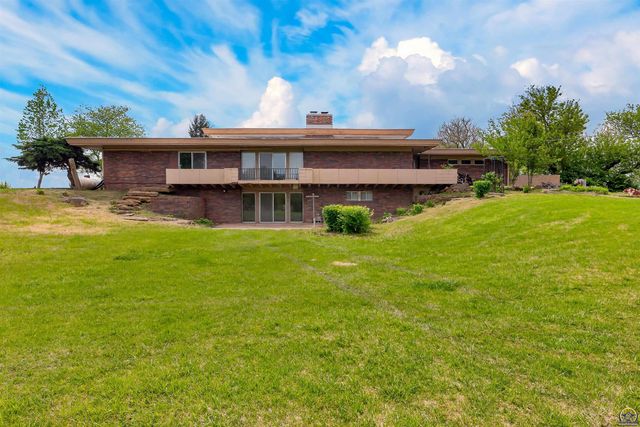 5810 SE Croco RD, Berryton, KS 66409