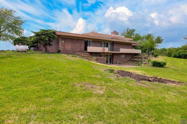 5810 SE Croco RD, Berryton, KS 66409