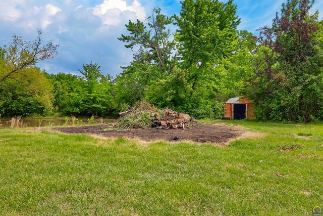 5810 SE Croco RD, Berryton, KS 66409