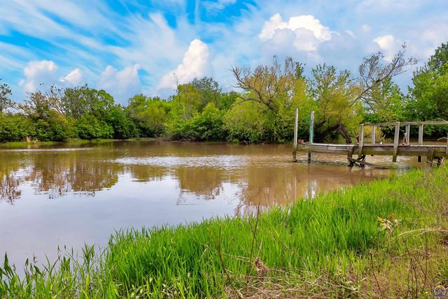 5810 SE Croco RD, Berryton, KS 66409