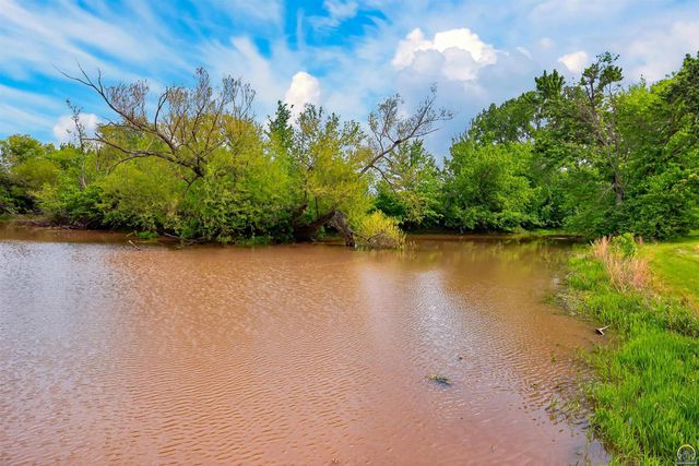 5810 SE Croco RD, Berryton, KS 66409