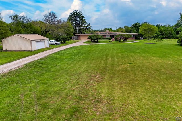 5810 SE Croco RD, Berryton, KS 66409