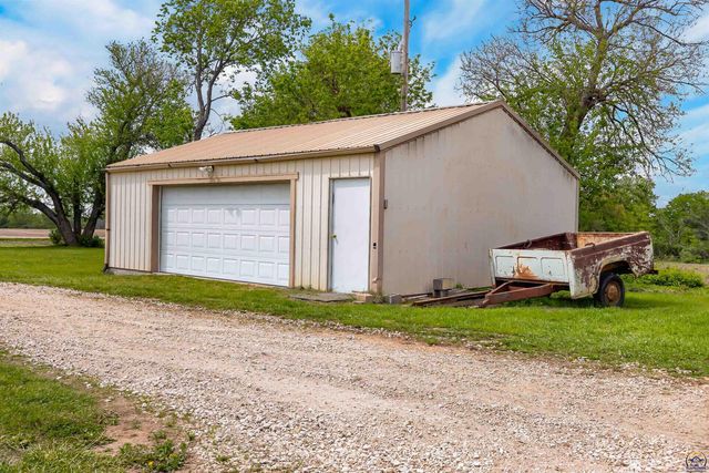 5810 SE Croco RD, Berryton, KS 66409