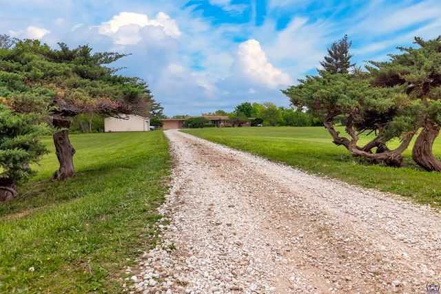 5810 SE Croco RD, Berryton, KS 66409