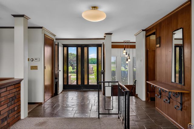 5810 SE Croco RD, Berryton, KS 66409