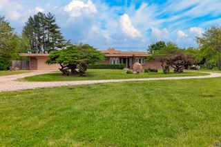 5810 SE Croco RD, Berryton, KS 66409