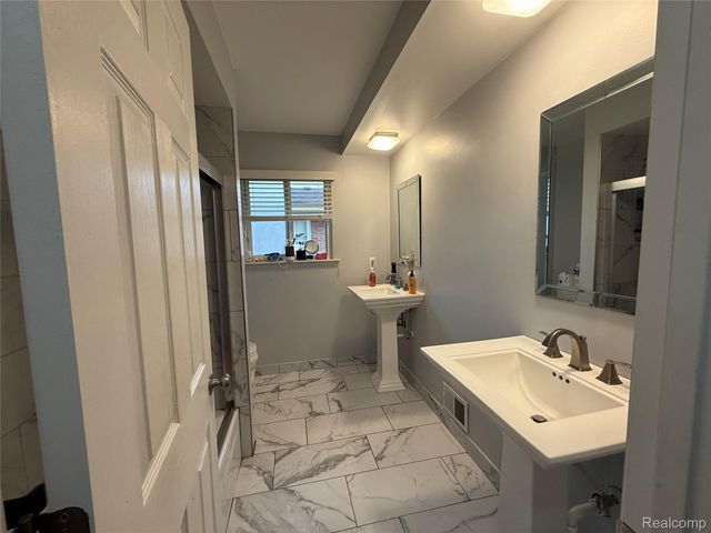 36850 English Drive, Sterling Heights, MI 48310