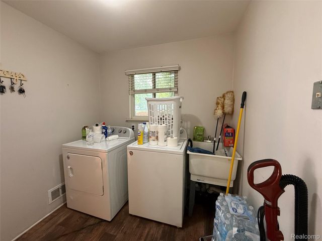 36850 English Drive, Sterling Heights, MI 48310